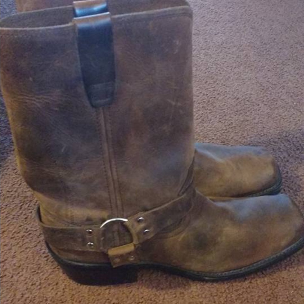 Size 11 Durango men’s cowboy boots